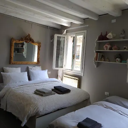 Rio Marin Gondola View & Patio Apartment Venedig